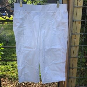 Christopher & Banks mostly cotton white capris size 14